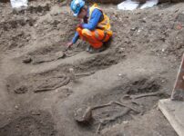 Crossrail to move 3,000 plague victims
