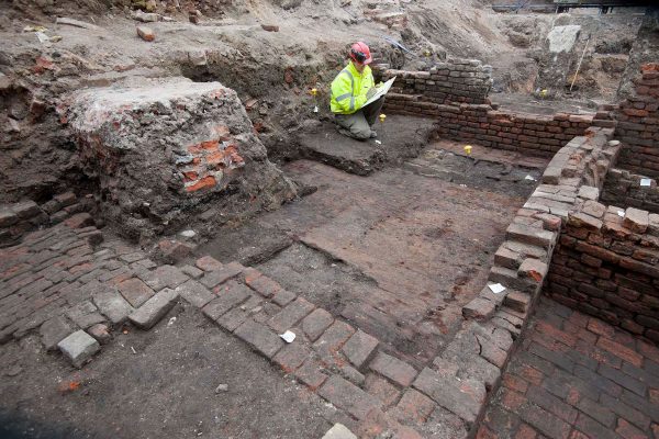 Archaeologist records the remains at the curtain theatre - MOLA