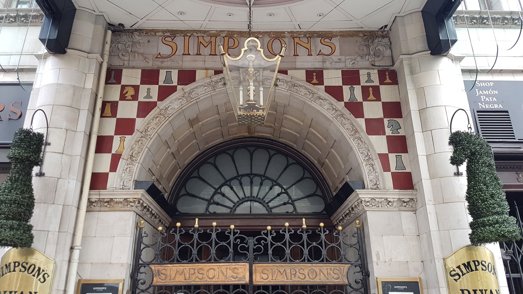 Simpson’s in the Strand selling off surplus fixtures and fittings