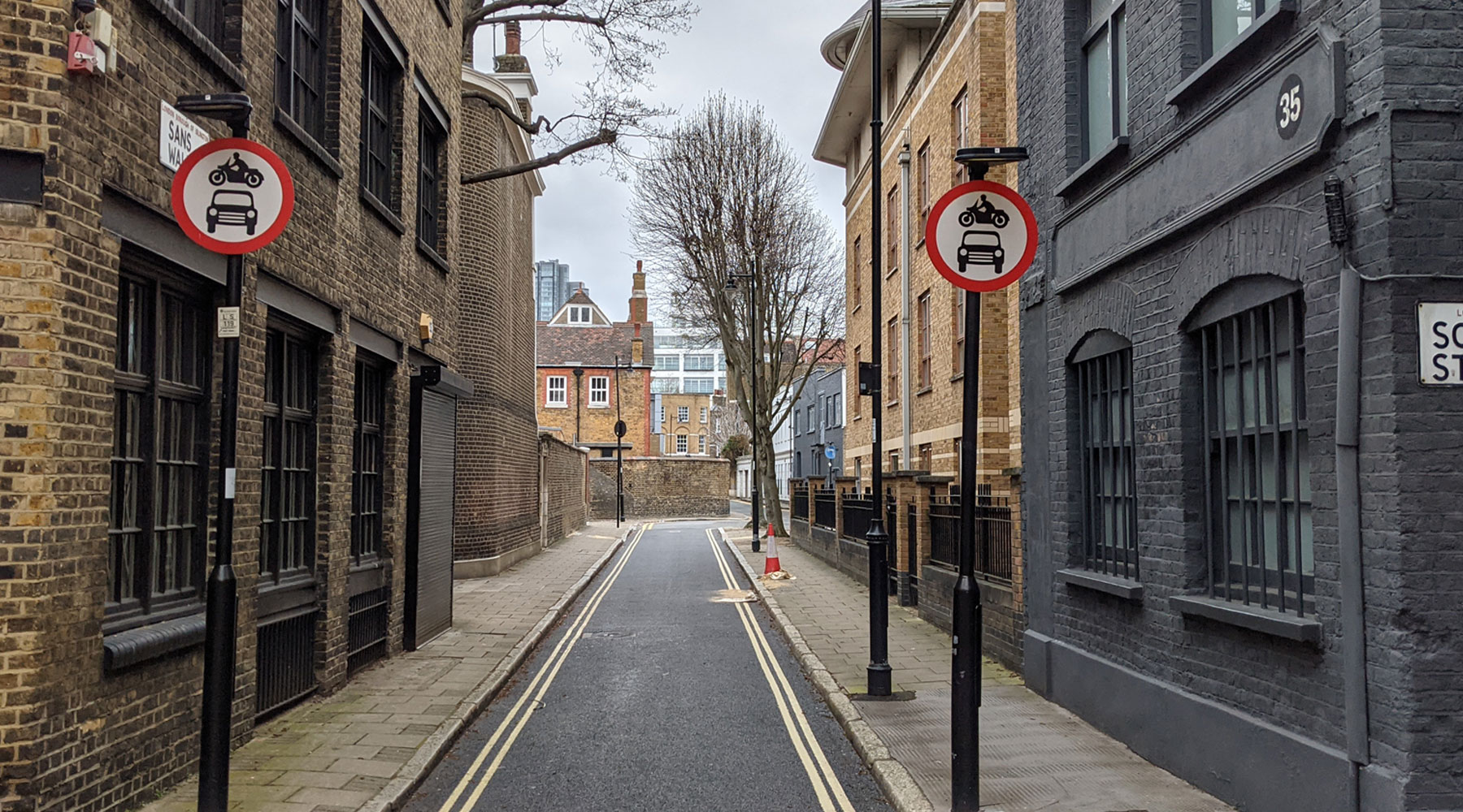 London's Alleys: Sans Walk, EC1